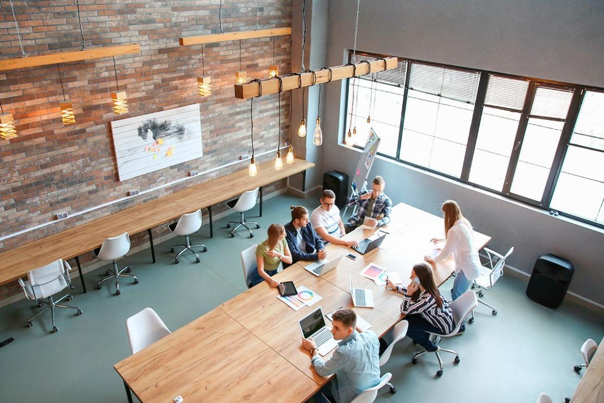 Seminar-Teilnehmer arbeiten gemeinsam an Traffic-Strategien